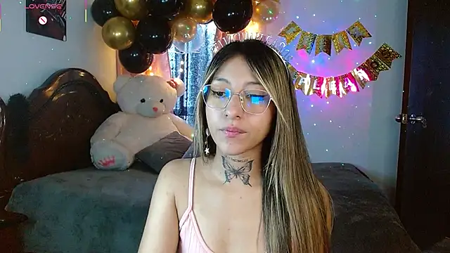 Hoolly Jones online show from 11-26-25, 02:06