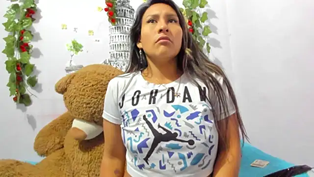 NataliaAndJulliam online show from 12-18-25, 04:28