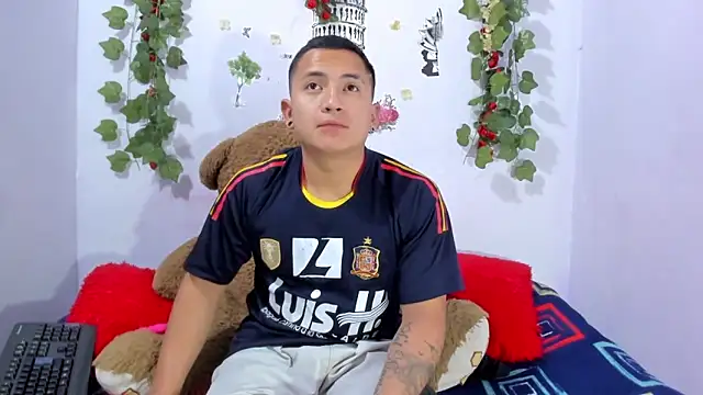 Snapshot of NataliaAndJulliam chatting on 02-12-26, 05:07 NataliaAndJulliam online show from 02-12-26, 05:07