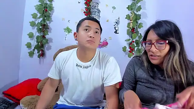 Snapshot of NataliaAndJulliam chatting on 02-04-26, 04:29 NataliaAndJulliam online show from 02-04-26, 04:29