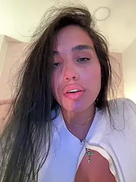 Snapshot of Bella__Wood chatting on 06-30-26, 09:26 Bella Wood online show from 06-30-26, 09:26
