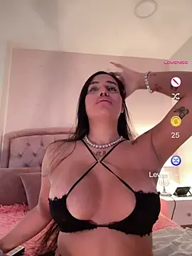 Snapshot of Bella__Wood chatting on 04-23-26, 08:32 Bella Wood online show from 04-23-26, 08:32