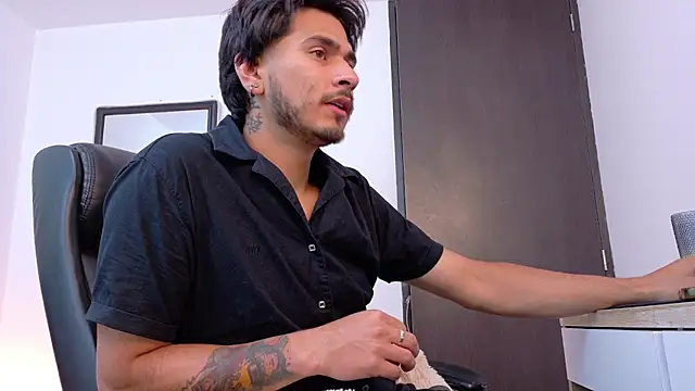 Snapshot of Elian_savoy chatting on 05-21-26, 04:21 Elian savoy online show from 05-21-26, 04:21