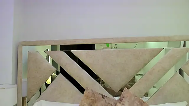 ximena vasquez8 online show from 12-19-25, 04:16