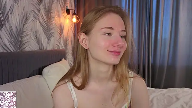 Snapshot of ElvinaRose chatting on 05-21-26, 04:32 ElvinaRose online show from 05-21-26, 04:32