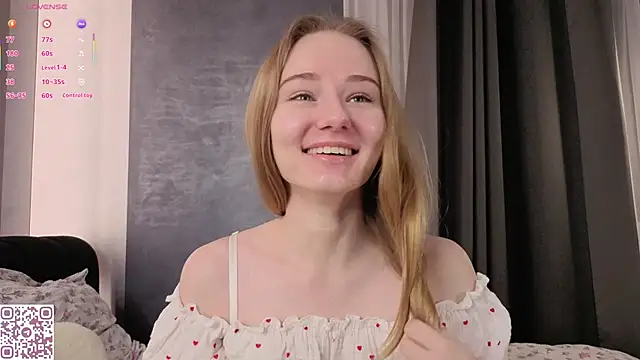 Snapshot of ElvinaRose chatting on 11-15-25, 02:15 ElvinaRose online show from 11-15-25, 02:15