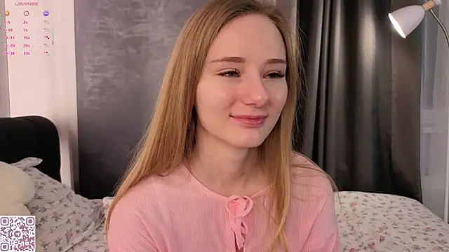 Snapshot of ElvinaRose chatting on 12-20-25, 02:25 ElvinaRose online show from 12-20-25, 02:25