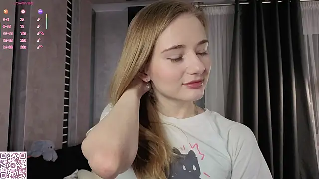 Snapshot of ElvinaRose chatting on 11-06-25, 02:04 ElvinaRose online show from 11-06-25, 02:04