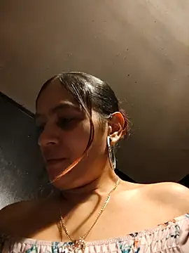 Snapshot of butterflykhash89 chatting on 09-15-25, 03:40 butterflykhash89 online show from 09-15-25, 03:40