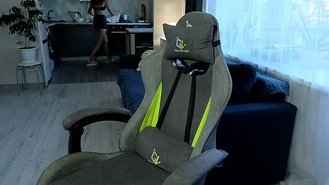 BelleWild online show from 10-30-25, 04:22