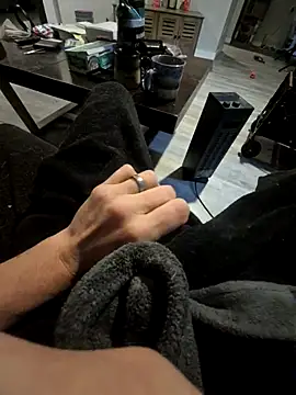 Snapshot of Justme_8519 chatting on 01-18-26, 04:21 Justme 8519 online show from 01-18-26, 04:21