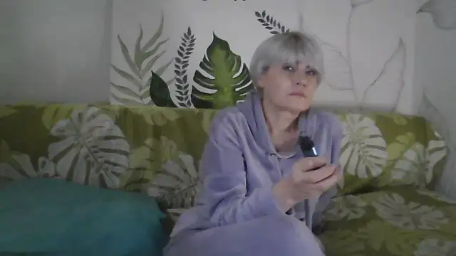 Catty Lady online show from 12-21-25, 06:20