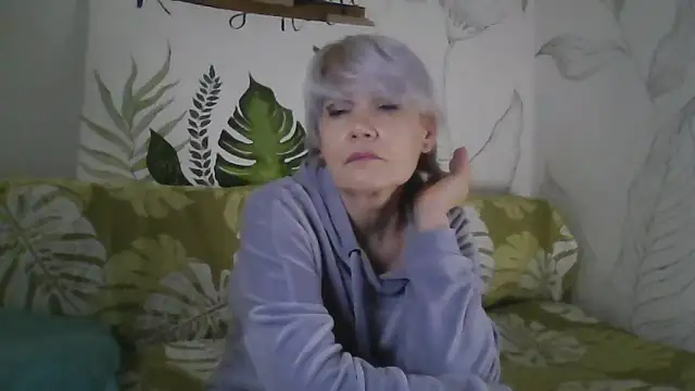 Catty Lady online show from 12-16-25, 06:34