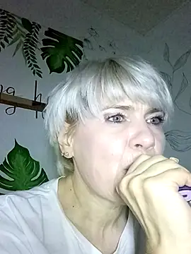 Catty Lady online show from 11-14-25, 07:06