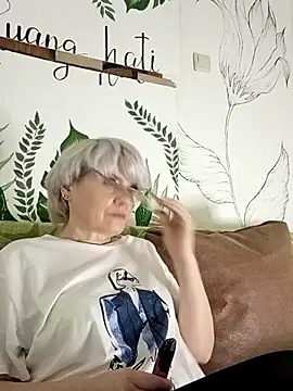 Catty Lady online show from 02-11-26, 08:41