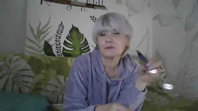 Catty Lady online show from 12-20-25, 05:49