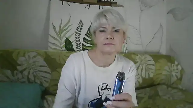 Catty Lady online show from 11-18-25, 06:33