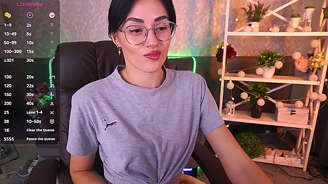 EviLune online show from 10-21-25, 06:35