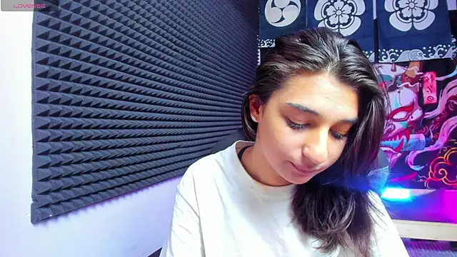 Snapshot of Elfy_Rare_ chatting on 10-14-25, 03:01 Elfy Rare online show from 10-14-25, 03:01