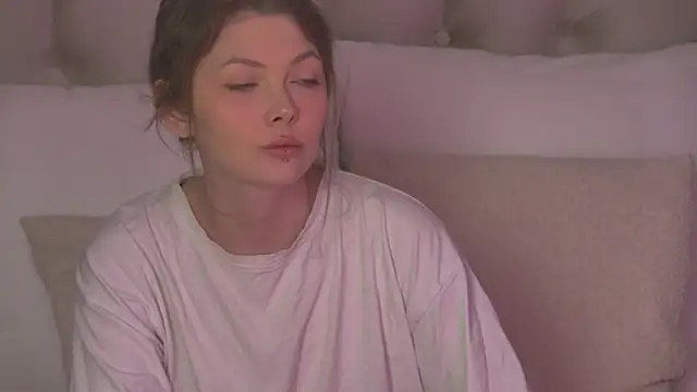 Snapshot of miamunn chatting on 05-06-26, 05:50 miamunn online show from 05-06-26, 05:50