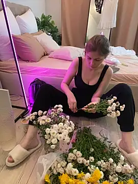 Snapshot of miamunn chatting on 10-16-25, 04:37 miamunn online show from 10-16-25, 04:37
