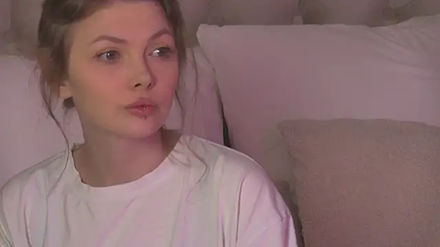 Snapshot of miamunn chatting on 05-18-26, 03:28 miamunn online show from 05-18-26, 03:28
