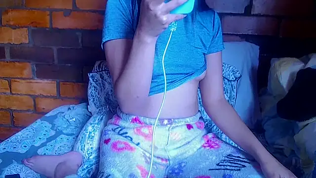 Snapshot of sabrina_v_ chatting on 09-19-25, 04:44 sabrina v online show from 09-19-25, 04:44
