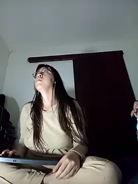 lareinalareinadelanal online show from 10-27-25, 09:32