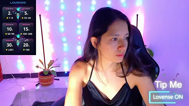 Snapshot of Sarasavage chatting on 04-24-26, 12:40 Sarasavage online show from 04-24-26, 12:40