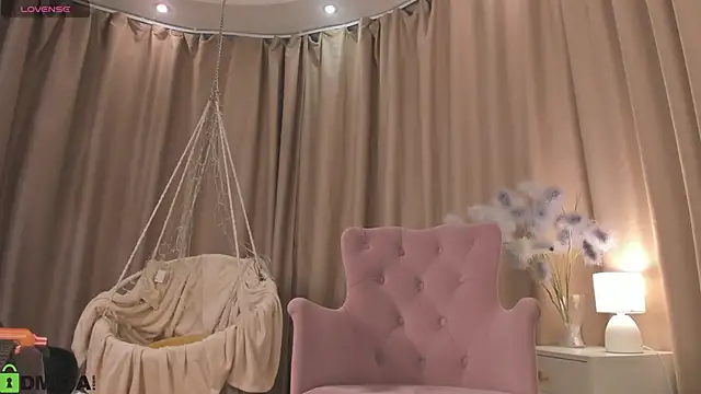 Snapshot of Naomi___Rias chatting on 10-14-25, 12:44 Naomi Rias online show from 10-14-25, 12:44