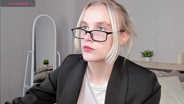 Carolin Miller online show from 09-23-25, 06:20