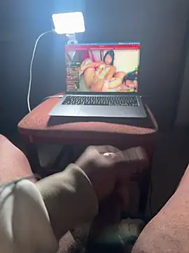 Snapshot of Minidemonkush chatting on 02-15-26, 04:24 Minidemonkush online show from 02-15-26, 04:24
