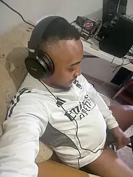 Snapshot of Minidemonkush chatting on 02-18-26, 12:19 Minidemonkush online show from 02-18-26, 12:19