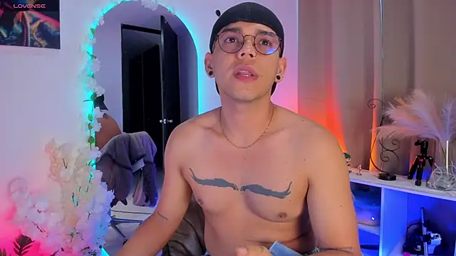 Snapshot of jhosepMoreno chatting on 05-20-26, 11:29 jhosepMoreno online show from 05-20-26, 11:29