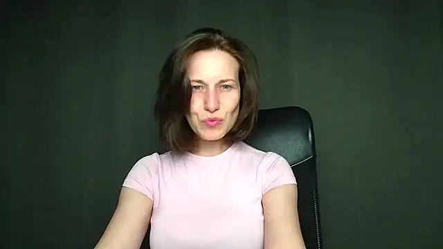 Snapshot of Kelly_Kisss chatting on 04-26-26, 11:18 Kelly Kisss online show from 04-26-26, 11:18