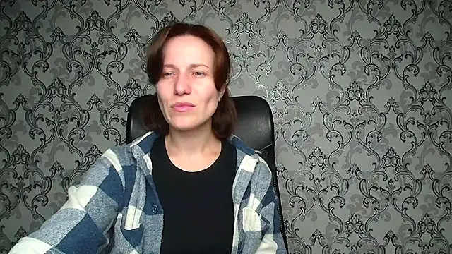 Kelly Kisss online show from 12-21-25, 10:17