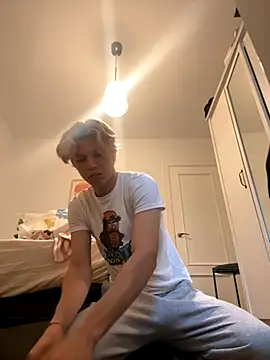 pbyariel- online show from 11-04-25, 03:38