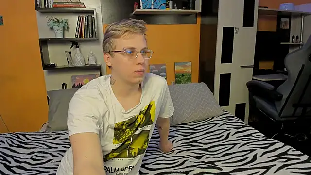 Snapshot of SammySccott chatting on 02-06-26, 11:39 SammySccott online show from 02-06-26, 11:39