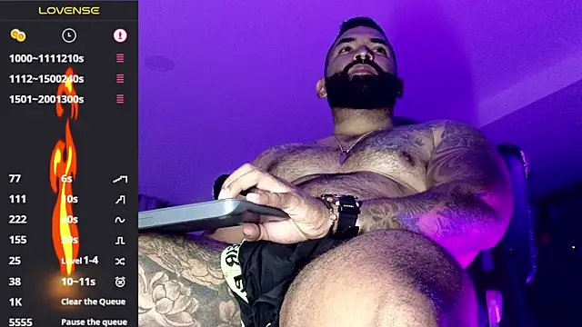 Snapshot of Max-prada chatting on 05-29-26, 02:39 Max-prada online show from 05-29-26, 02:39