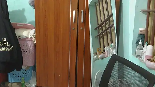 Uhem112 online show from 11-11-25, 01:44