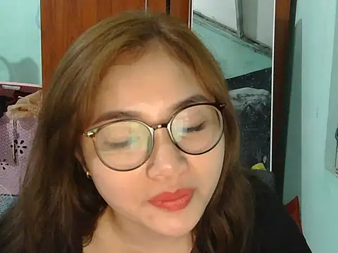 Uhem112 online show from 10-26-25, 02:17