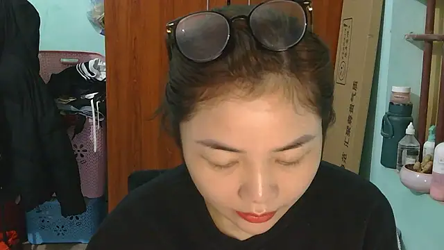 Uhem112 online show from 12-04-25, 01:26