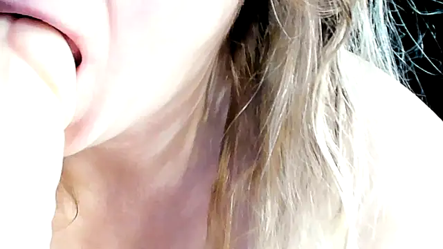Snapshot of Naughty__Slave chatting on 09-29-25, 11:27 Naughty Slave online show from 09-29-25, 11:27