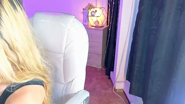 Snapshot of Jennaa_Cooper chatting on 10-17-25, 07:15 Jennaa Cooper online show from 10-17-25, 07:15