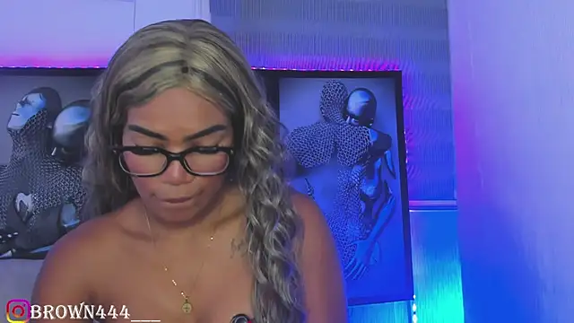 Snapshot of _naomibrown_ chatting on 05-15-26, 04:21 naomibrown online show from 05-15-26, 04:21