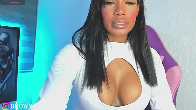 Snapshot of _naomibrown_ chatting on 05-25-26, 03:28 naomibrown online show from 05-25-26, 03:28