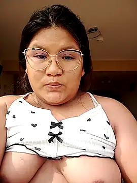 Snapshot of vea_m chatting on 04-01-26, 02:14 vea m online show from 04-01-26, 02:14