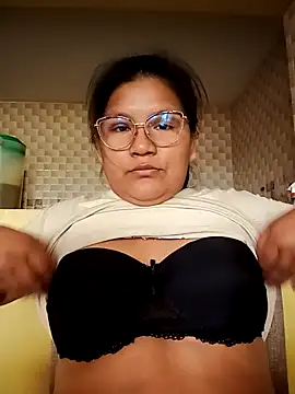 Snapshot of vea_m chatting on 05-12-26, 01:17 vea m online show from 05-12-26, 01:17