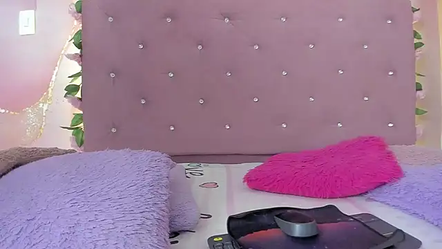 violet taylor  online show from 06-27-26, 02:17