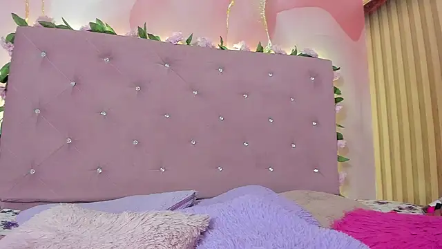 violet taylor  online show from 06-03-26, 02:23
